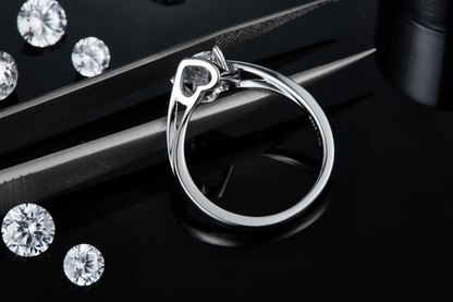 The Angel's Heart Eternal Ring – Luxury 1-Carat Moissanite Solitaire in Platinum-Plated S925 Silver
