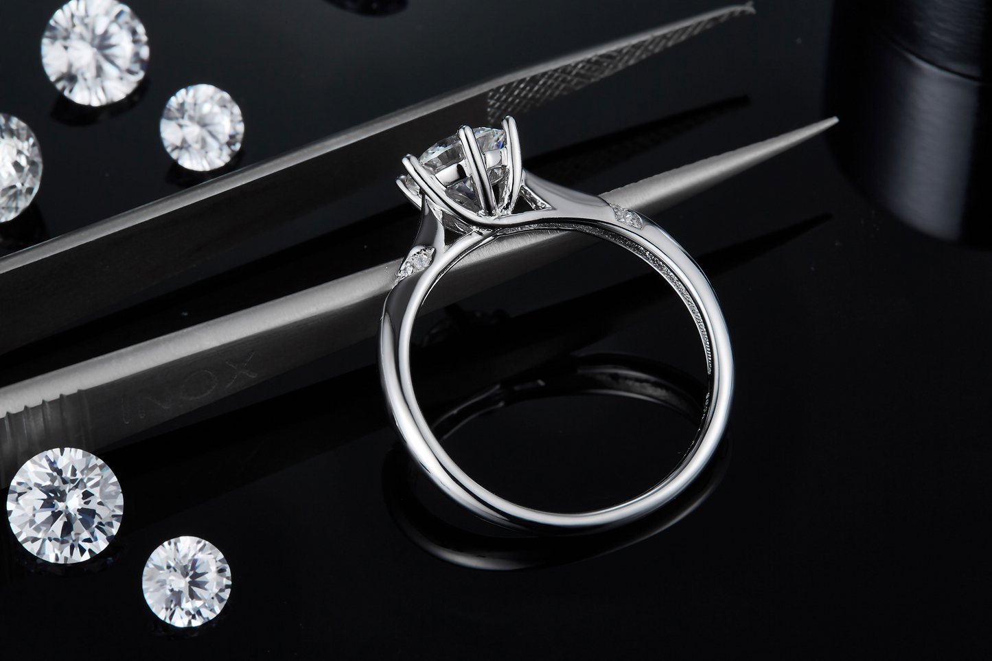 The Lumina Twist Ring – 1ct Round Moissanite Engagement Ring in S925 Silver