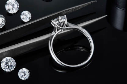 The Lumina Twist Ring – 1ct Round Moissanite Engagement Ring in S925 Silver
