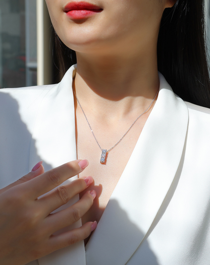 The One-Character Circle Pendant – Trendy 0.5-Carat Moissanite Necklace in Platinum-Plated S925 Silver
