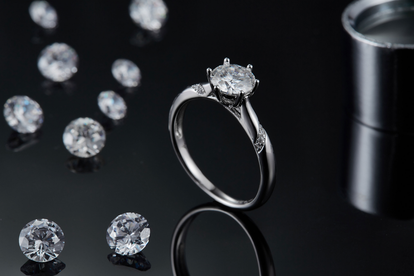 The Lumina Twist Ring – 1ct Round Moissanite Engagement Ring in S925 Silver