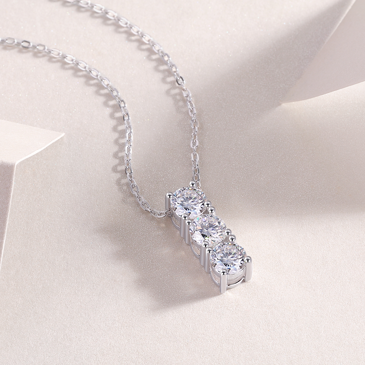 The One-Character Circle Pendant – Trendy 0.5-Carat Moissanite Necklace in Platinum-Plated S925 Silver