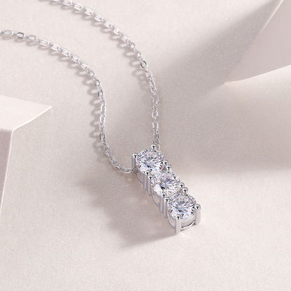 The One-Character Circle Pendant – Trendy 0.5-Carat Moissanite Necklace in Platinum-Plated S925 Silver