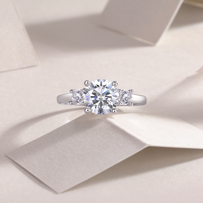 The Starlight Eternal Ring – Luxury 2-Carat Moissanite Solitaire in Gold-Plated S925 Silver